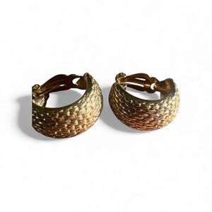 Erwin Pearl Gold tone earrings. Clip on vintage